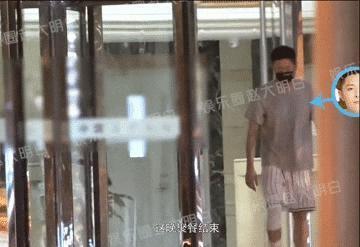 又被拍到夜会美女？他现在是彻底放飞自我了吧！