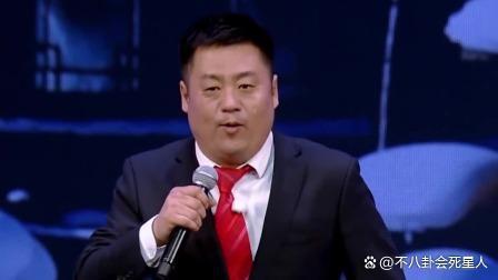 宋晓峰女儿晒父女俩合照，亲吻爸爸不避嫌，评论区争议不断