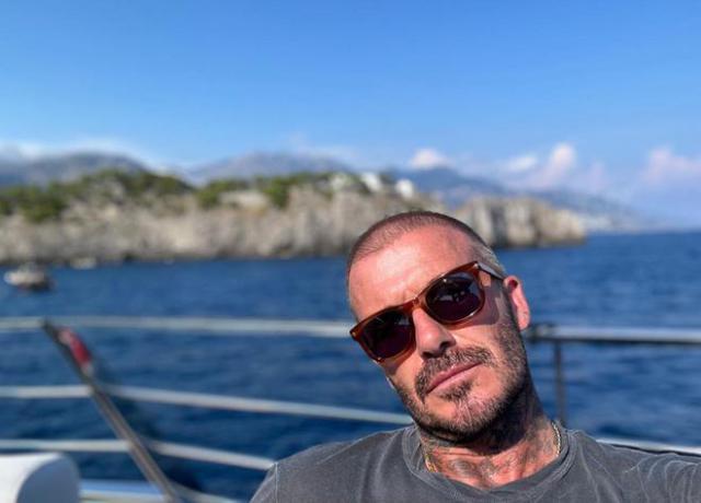 贝克汉姆晒照称女儿成长太快，12岁小七脸上长痘痘，气质像极贝嫂