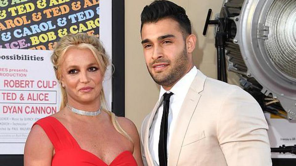 布兰妮三度离婚原因曝光，小12岁山姆错失1亿“大奖”