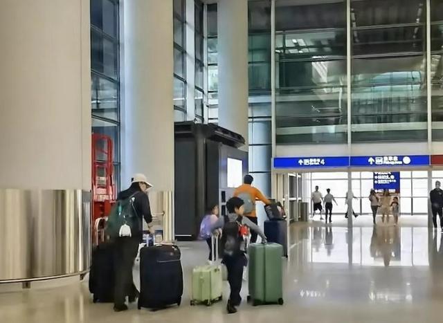 李嘉诚把孙女藏了24年，郭晶晶却天天晒娃，这就是霍家厉害之处