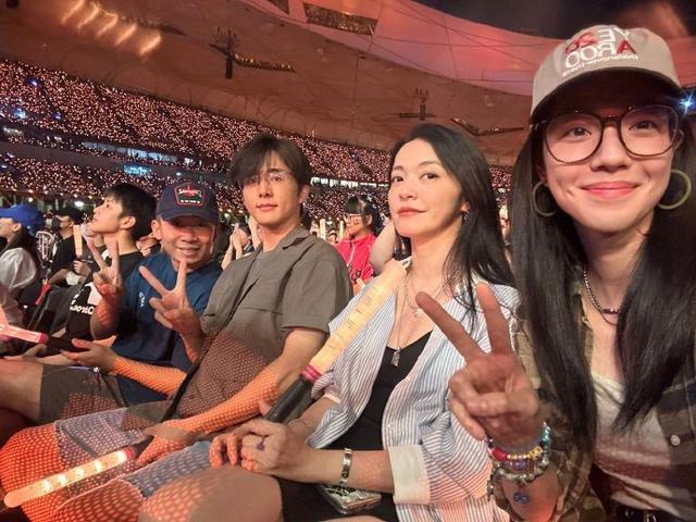 张杰鸟巢演唱会终场 姚晨杨迪张新成庄达菲等现身支持