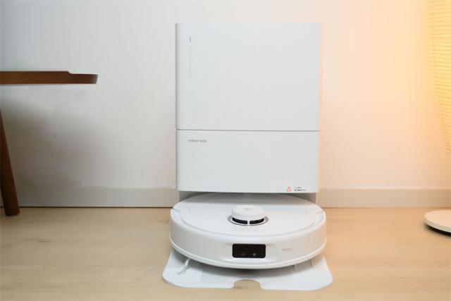 石头自清洁扫拖机器人P10 Pro评测：“长腿”一伸，污渍全无！