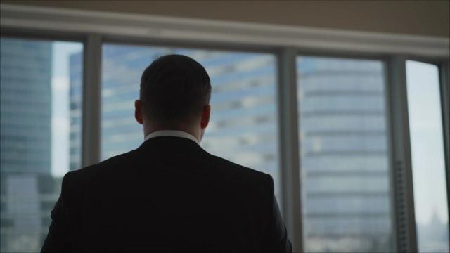 他，两年少了1000多个亿，今年要养7000万头猪