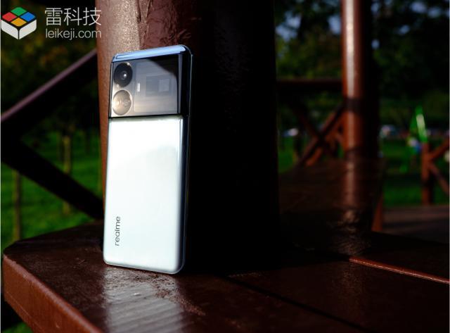 真我GT5首发评测：更“恐怖”的配置，更“温柔”的价格