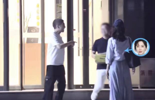 陈数带老公外出聚会被拍，身形纤细美丽，两人被赞模范夫妻