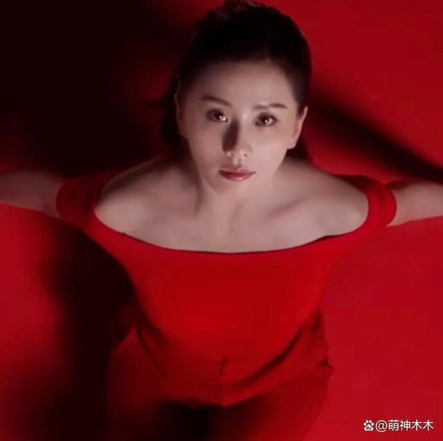 刘诗诗新广告缺乏说服力，遭品牌方倒油，别再迷恋美颜了！