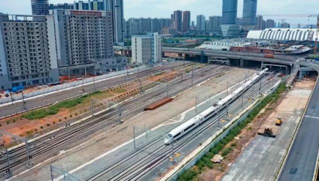 广汕高铁（广州-汕尾）开出首趟试运行动车组