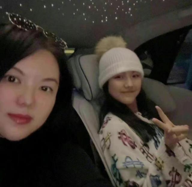 李湘没移民！发文称自己没买过伦敦的房子，与女儿爱四处旅游