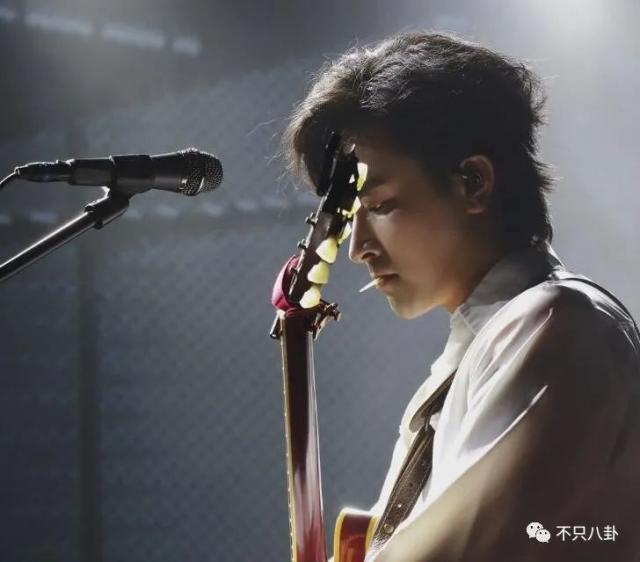 被多名女生怒斥骗感情？他之前吃软饭的黑料又被扒出来了！