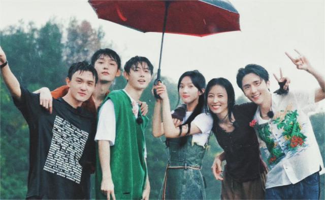 综艺还得看熟人局！七斋团综你看了吗？