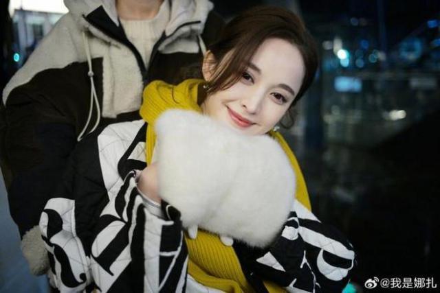 娜扎晒大批美照宣传新剧 穿婚纱仙气满满令人心动