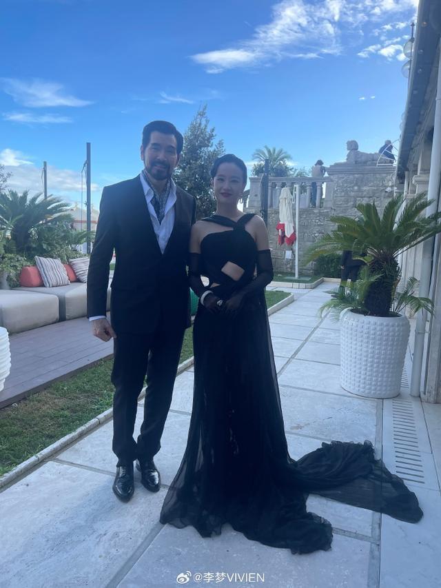 费翔李梦威尼斯电影节同框合照 两人笑对镜头气场十足