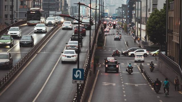 降价求量，顾不上媒体的车企们，在成都车展赤身肉搏