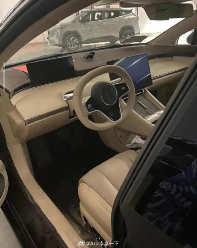 华为智选&奇瑞，智界S7车型内饰曝光：又一个极简风格座舱