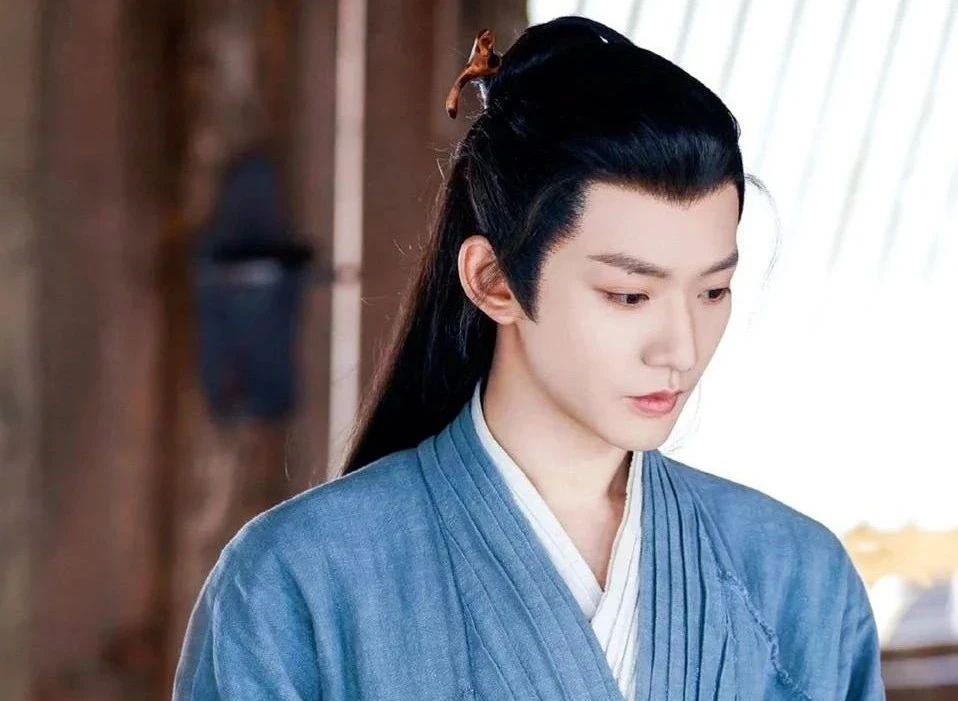 杨紫都捧不红的男星，该考虑退圈了