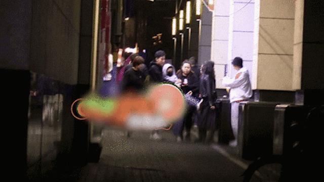 宋祖儿风波前露面排场大!一身行头超3万脚踢行李