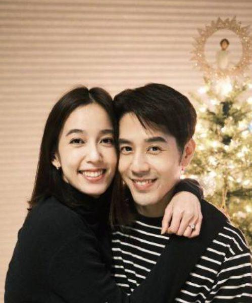 娱乐圈再传喜讯！明星情侣领证结婚，恋爱长跑9年