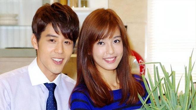 娱乐圈再传喜讯！明星情侣领证结婚，恋爱长跑9年