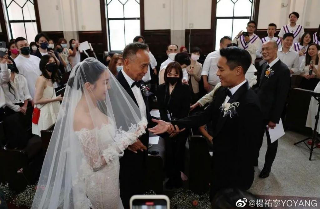 未婚先孕，三年二胎，这对明星夫妻太甜啦