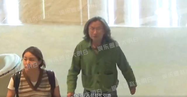 赵丽颖与陈可辛聚餐 边吃边聊相谈甚欢