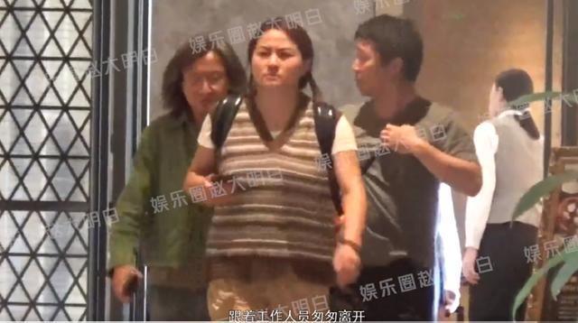赵丽颖与陈可辛聚餐 边吃边聊相谈甚欢