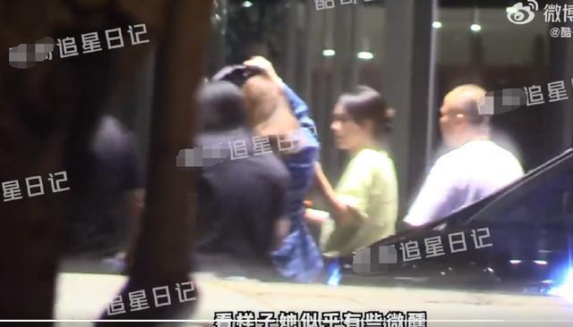 刘亦菲与好友KTV聚会 穿着低调小酒微醺心情好