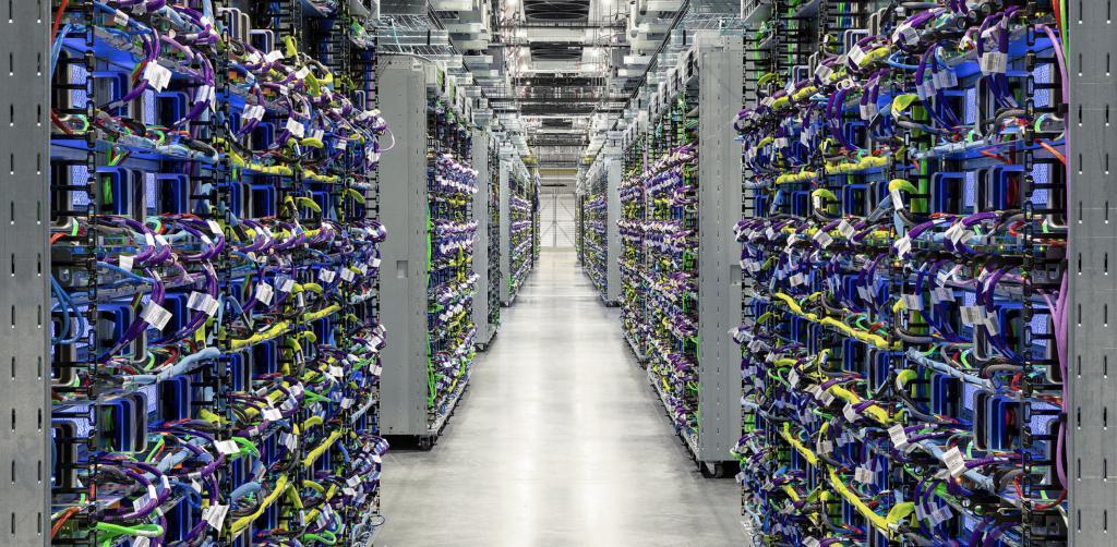 一雪前耻！谷歌云怒推新 AI TPU、接入 Meta 大模型、工作助手