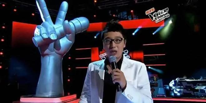 网友爆料《中国好声音》主持人华少被带走调查