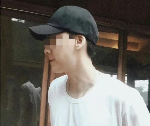 李易峰被封杀一年后首露面，更恶心的一幕发生了……