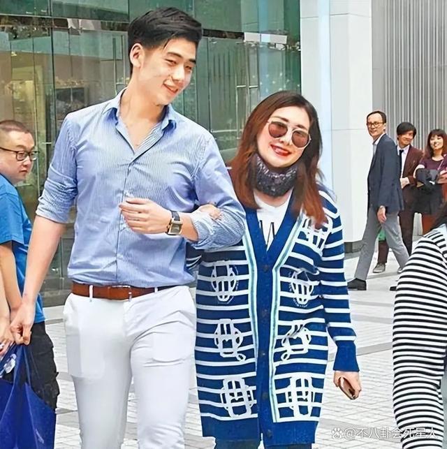 看了奚梦瑶子女和何超盈女儿近照,才知道改善基因多重要