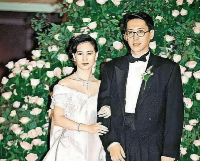爆了！新婚带10亿嫁妆，前男友吞药自杀…