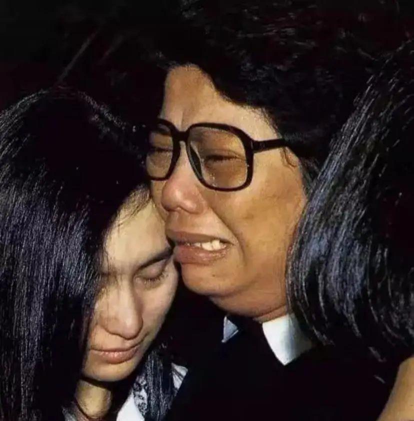 爆了！新婚带10亿嫁妆，前男友吞药自杀…