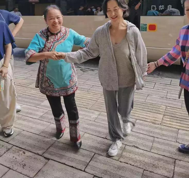 爆了！新婚带10亿嫁妆，前男友吞药自杀…