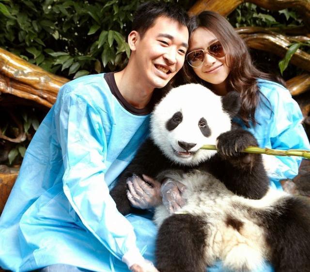 49岁徐静蕾近照曝光，身形有变化，跑国外被猜怀孕