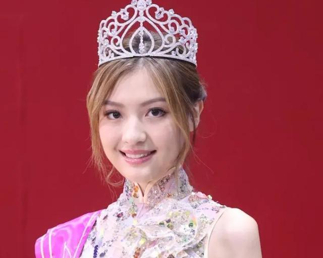 港姐亚军风波不断，被港媒封“没朋友”，友人都找季军借