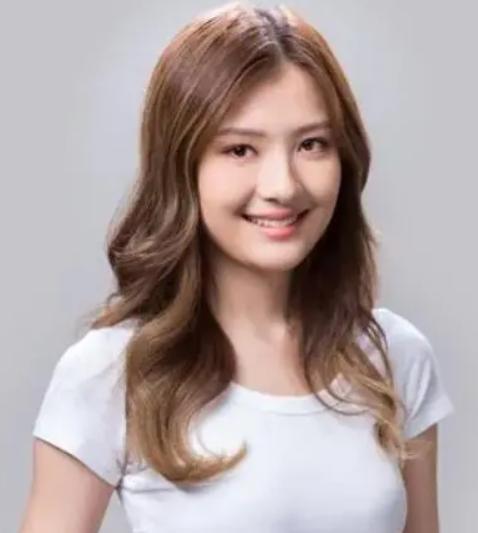 港姐亚军风波不断，被港媒封“没朋友”，友人都找季军借