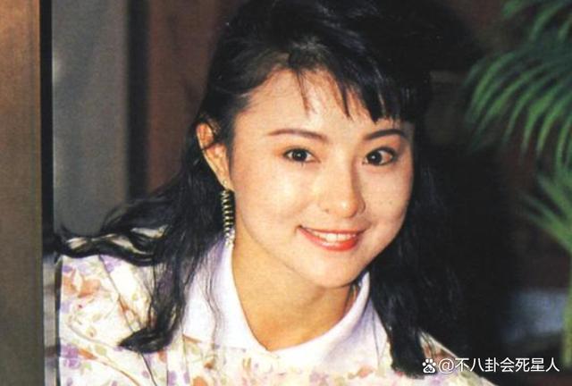 “最美霸王花”李赛凤：两嫁两离，出轨豪门干儿子，58岁复出