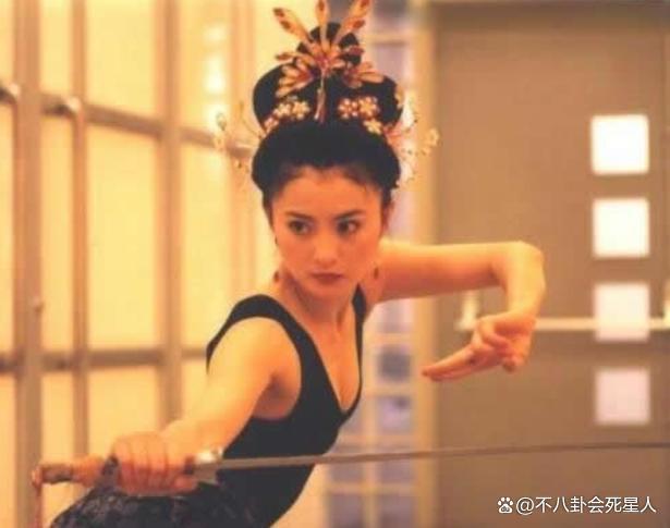 “最美霸王花”李赛凤：两嫁两离，出轨豪门干儿子，58岁复出