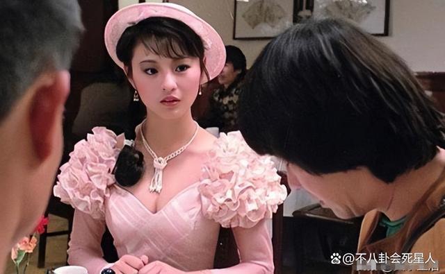 “最美霸王花”李赛凤：两嫁两离，出轨豪门干儿子，58岁复出