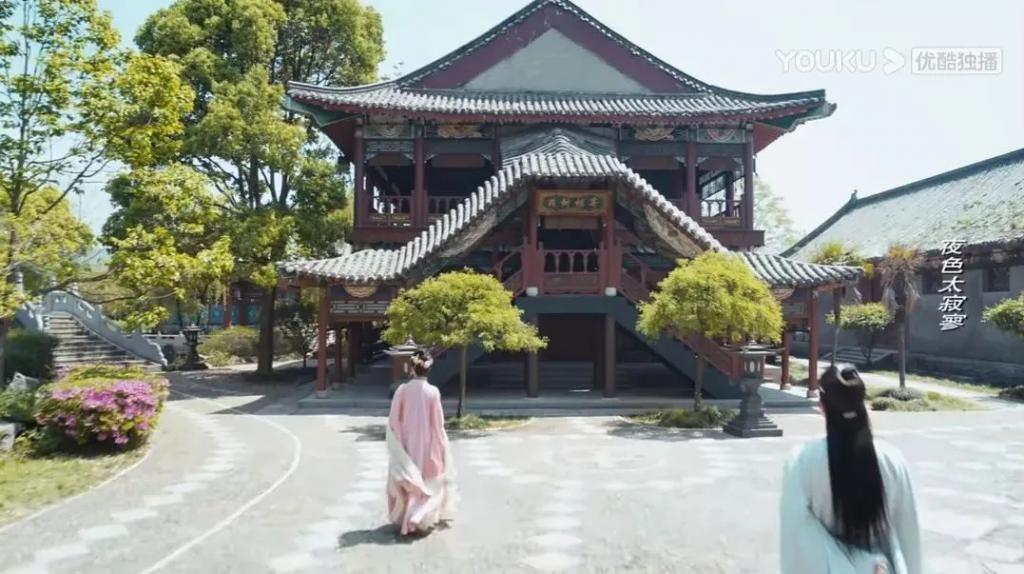 碰瓷“第一美女”，她怎么敢的？