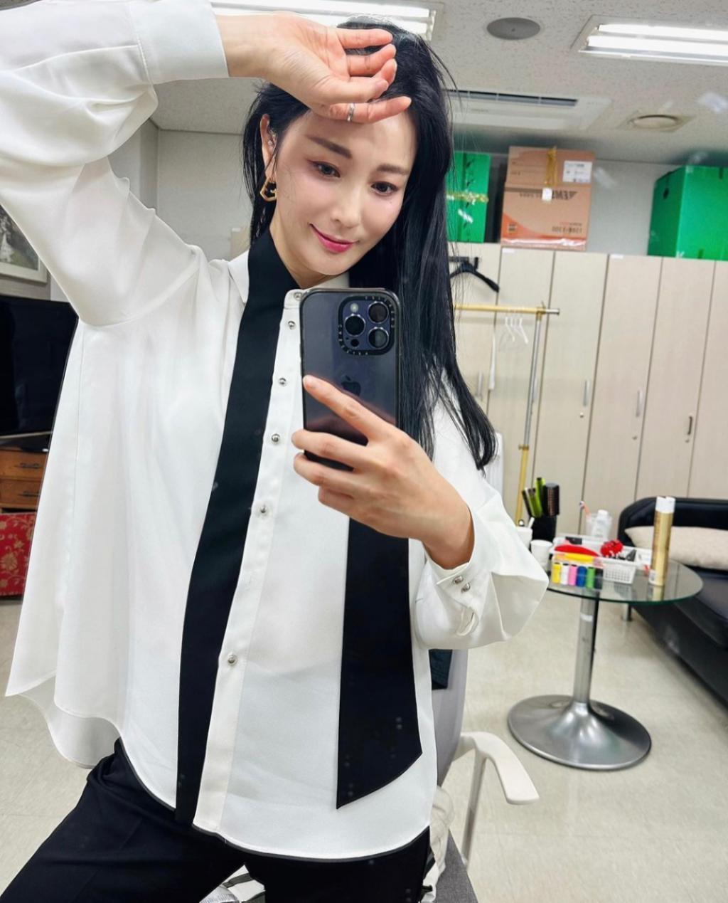 哇！这位全能美女艺人官宣结婚啦