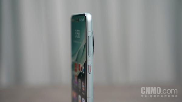 华为Mate60 Pro快速上手：手感很不Mate 但很遥遥领先