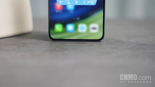 华为Mate60 Pro快速上手：手感很不Mate 但很遥遥领先
