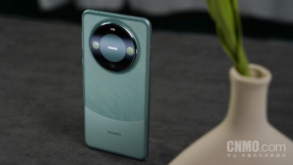 华为Mate60 Pro快速上手：手感很不Mate 但很遥遥领先