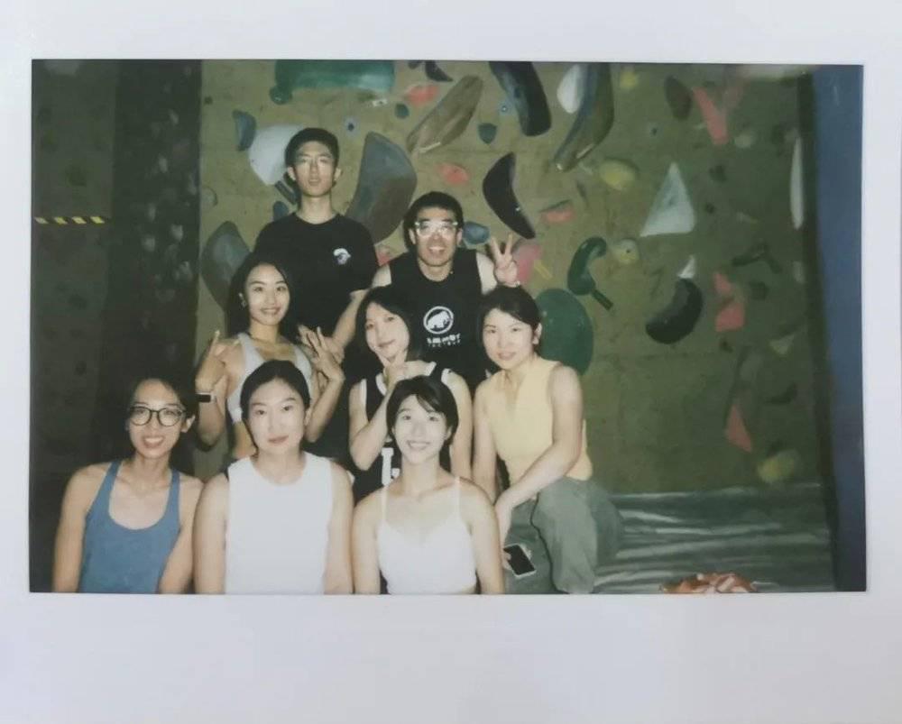 在上班和上头之间，年轻人选择上墙