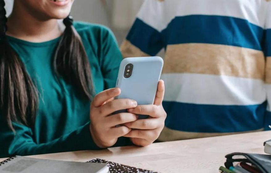 学生玩手机，连联合国都关注