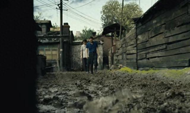 张晚意起球的衣领，打了多少国产剧“假穷人”的脸