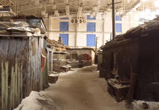 张晚意起球的衣领，打了多少国产剧“假穷人”的脸