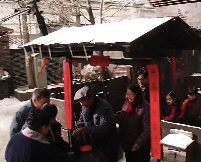 张晚意起球的衣领，打了多少国产剧“假穷人”的脸